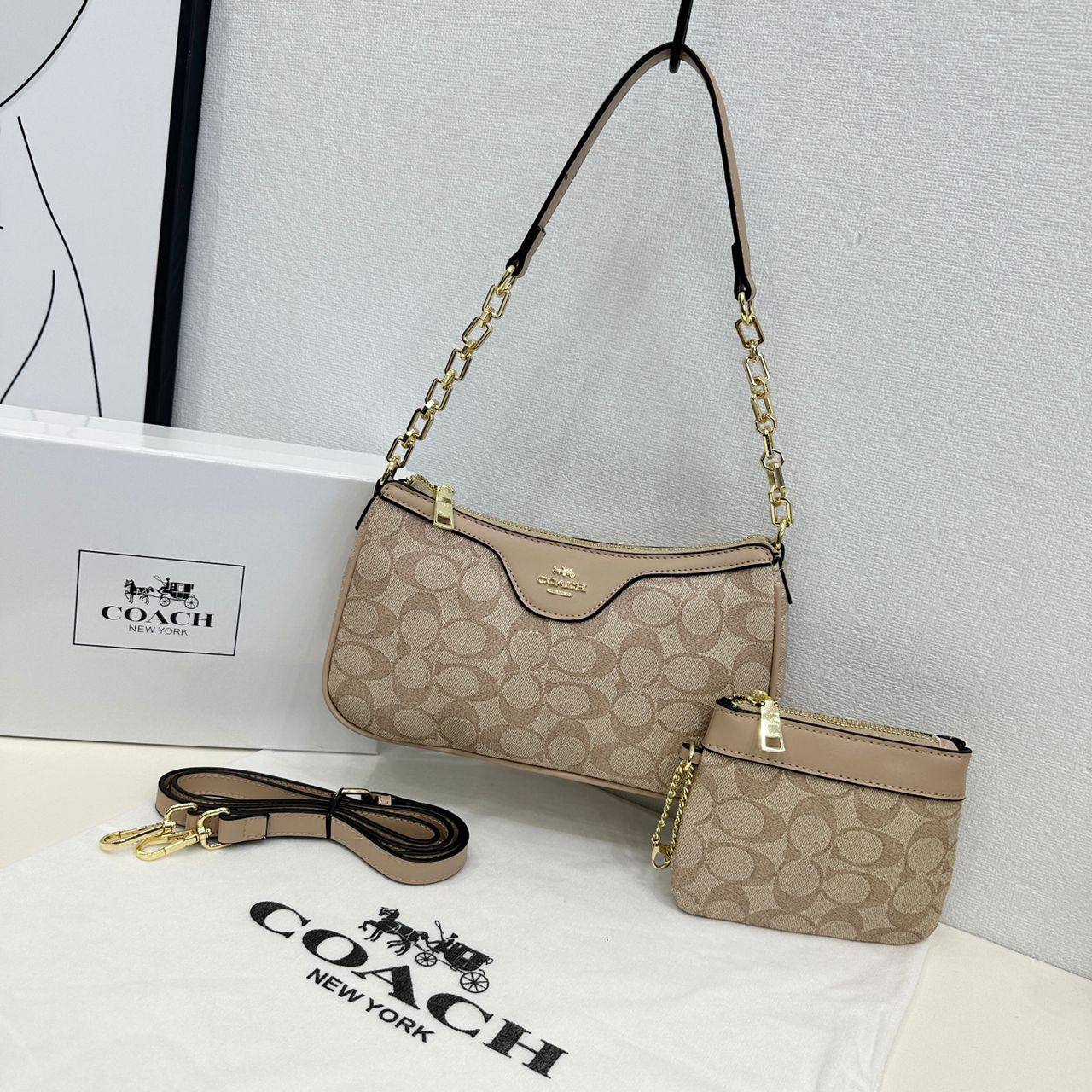 Coach 
80 dhs✅

with box🎁🎁🎁

Zain42
♥️♥️♥️