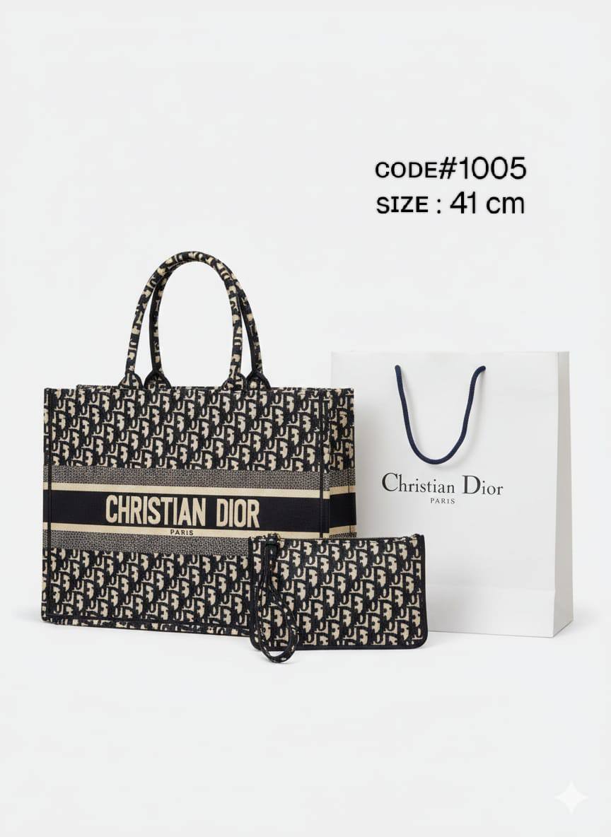 CHRISTIAN DIOR
ʙᴏᴏᴋᴛᴏᴛᴇ ᴄᴀɴᴠᴀs ᴍᴀᴛᴇʀɪᴀʟ
ᴡɪᴛʜ ᴘᴜʀsᴇ ᴢɪᴘᴘᴇʀ
sɪᴢᴇ : 41 cm

110 dhs✅

Zain31
♥️♥️♥️