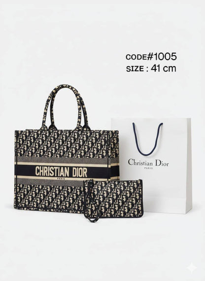 CHRISTIAN DIOR
ʙᴏᴏᴋᴛᴏᴛᴇ ᴄᴀɴᴠᴀs ᴍᴀᴛᴇʀɪᴀʟ
ᴡɪᴛʜ ᴘᴜʀsᴇ ᴢɪᴘᴘᴇʀ
sɪᴢᴇ : 41 cm

110 dhs✅

Zain31
♥️♥️♥️