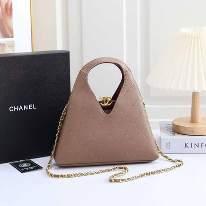 CHANEL

Best quality 
with box

150 dhs🇦🇪🇦🇪

size 24CM

Zain290
Zain186
♥️♥️♥️