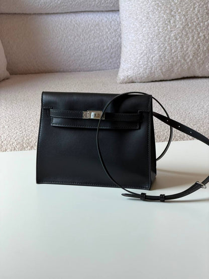 Hermes
dance 22 cm💥Master quality ✅with box📦
420 dhs✅

Zain51
♥️♥️♥️