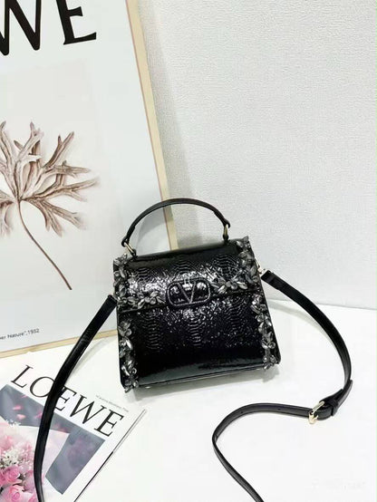 Valentino 

125 dhs🇦🇪🇦🇪

Zain35
♥️♥️♥️