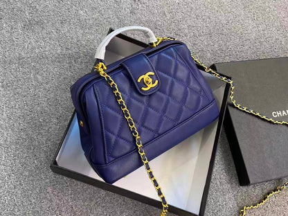 Chanel
90 dhs🪙🌨️

with box
🎁🎁🎁

size 24cm

Zain26
♥️♥️♥️