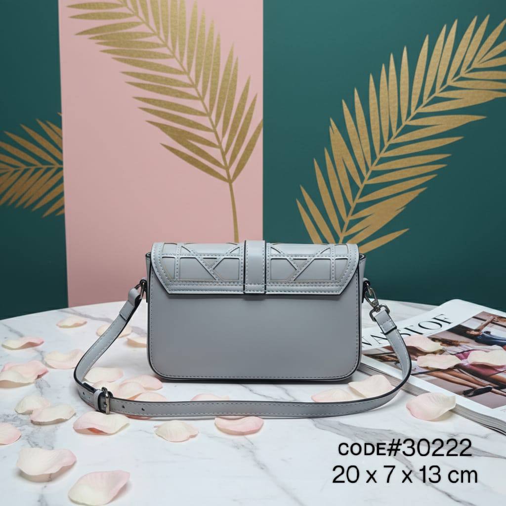 CHRISTIAN DIOR
ᴍɪɴɪ ᴅɪᴏʀ ᴄʜᴀʀᴍ
ᴄʀᴏssʙᴀɢ / sʜᴏᴜʟᴅᴇʀ ʙᴀɢ
sɪᴢᴇ : 20 cm
ᴡɪᴛʜ BOX
🎁🎁🎁

60 dhs👑

Zain31
♥️♥️♥️