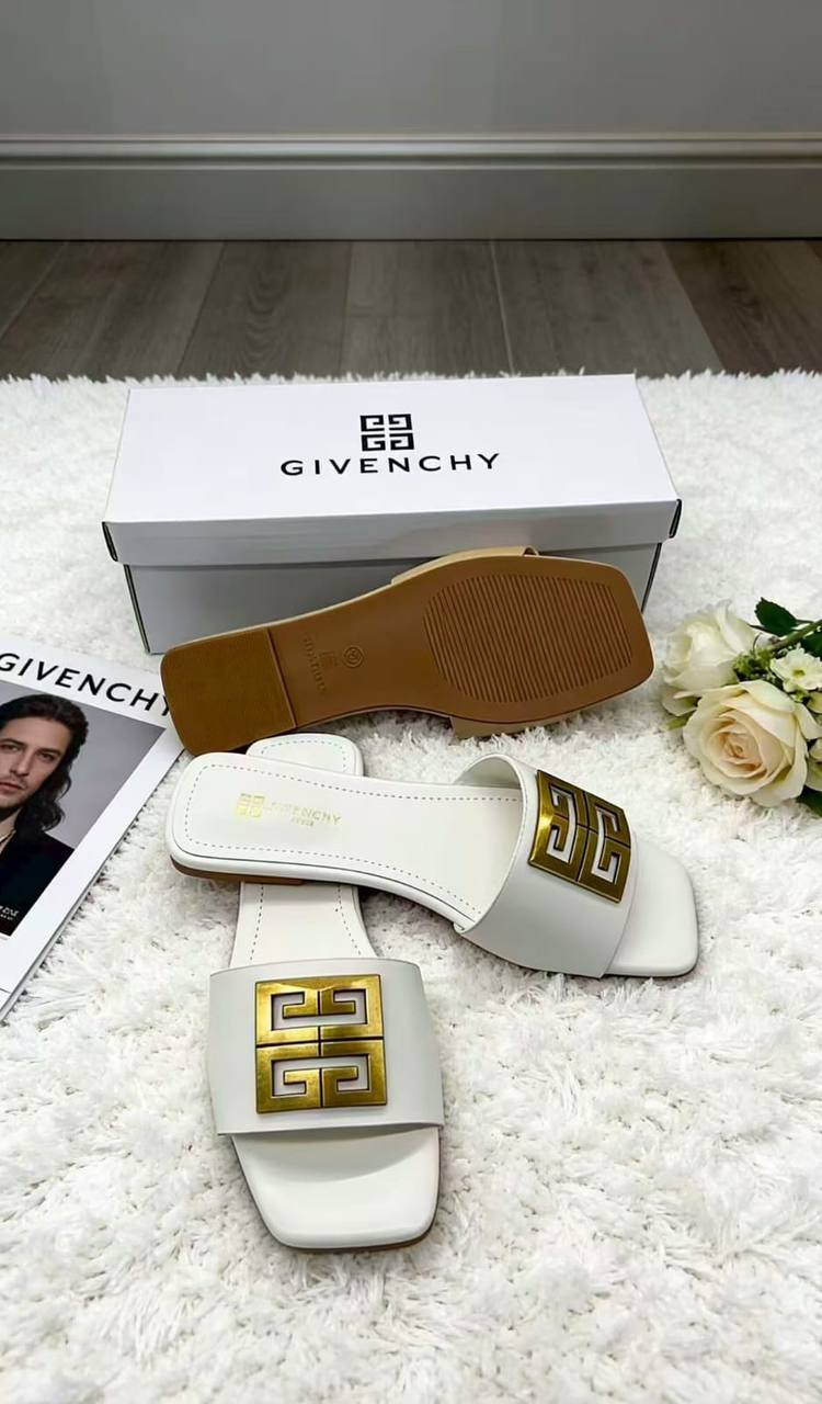 Slippers
60 dhs🇦🇪

Zain22
♥️♥️♥️