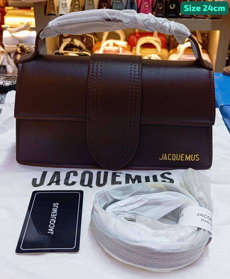 Jacquemus
Good quality 
with box 
105 dhs✅

Zain186
♥️♥️♥️
