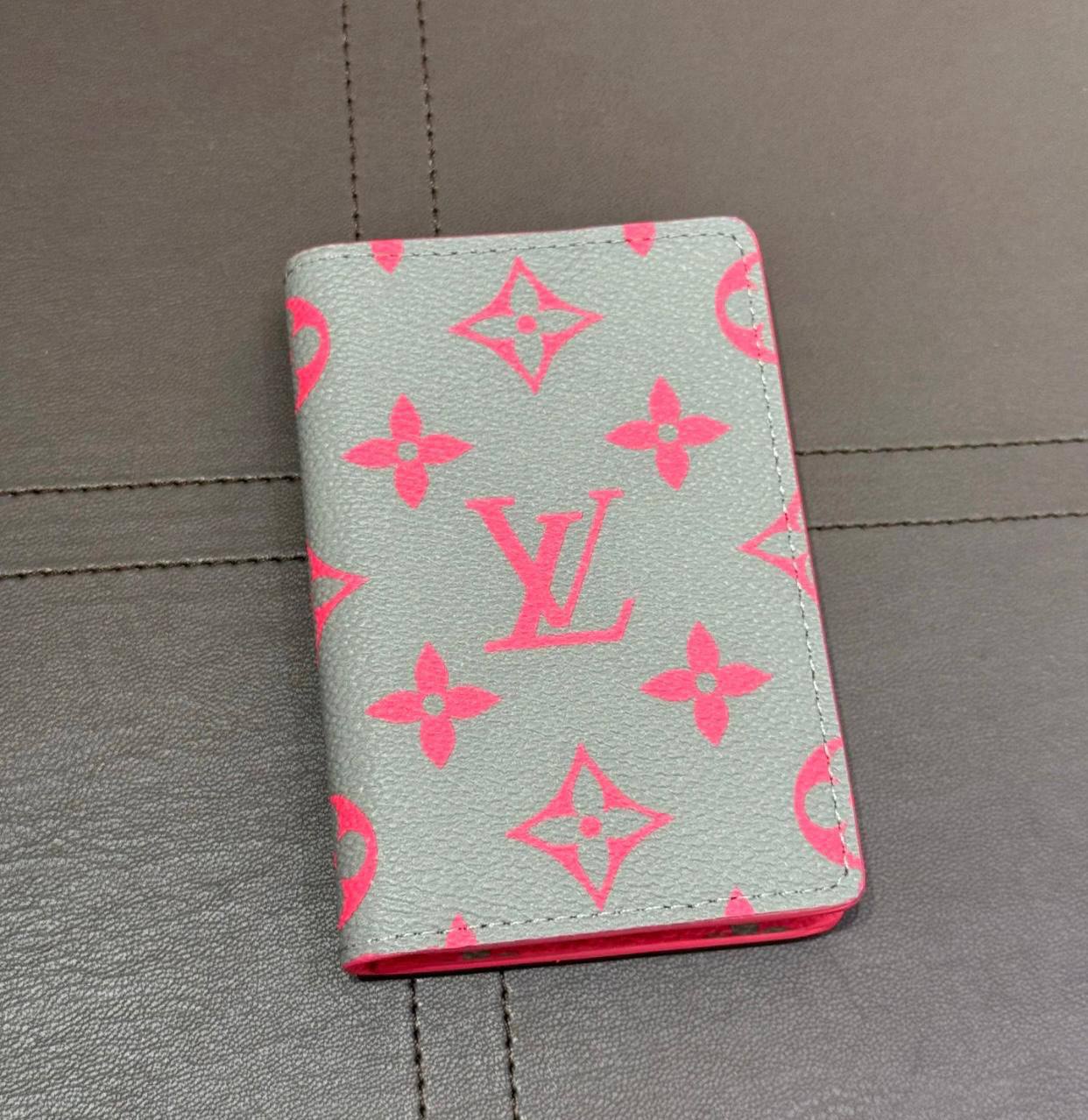 LV
MASTER WALLET 
95 dhs✅

Zain33
♥️♥️♥️