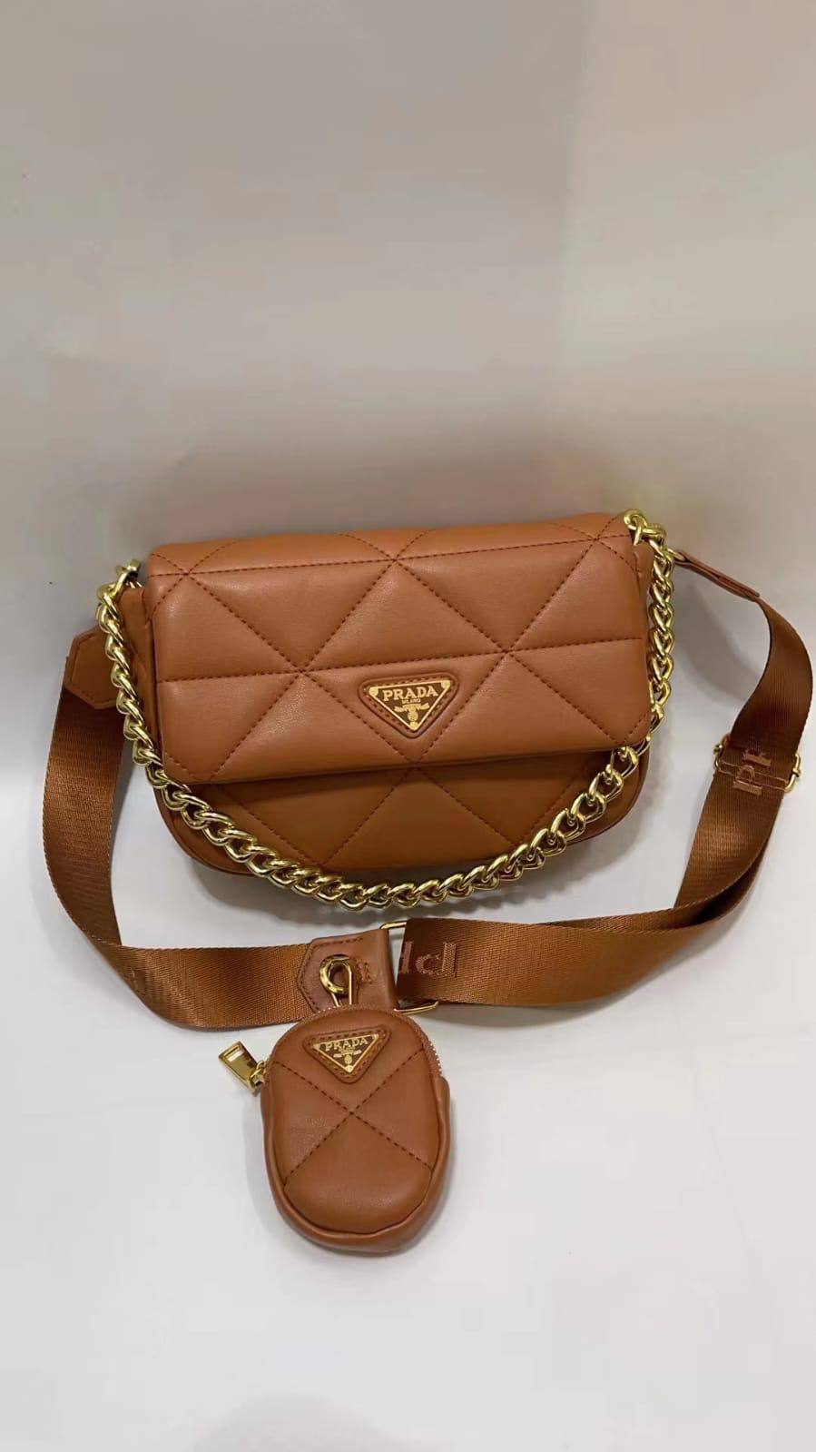 Prada
95 dhs🇦🇪🇦🇪

High quality
24cm

Zain26
♥️♥️♥️