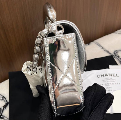 CHANEL

 NEW CAME 
GOOD QUALITY 

WITH BOX
110 dhs🇦🇪🇦🇪

Zain39
Zain295
♥️♥️♥️