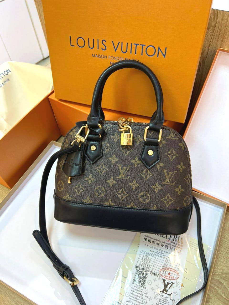 LV
Alma 
Good Quality 
With Box 
🎁🎁🎁

90 dhs✅

Zain250
♥️♥️♥️