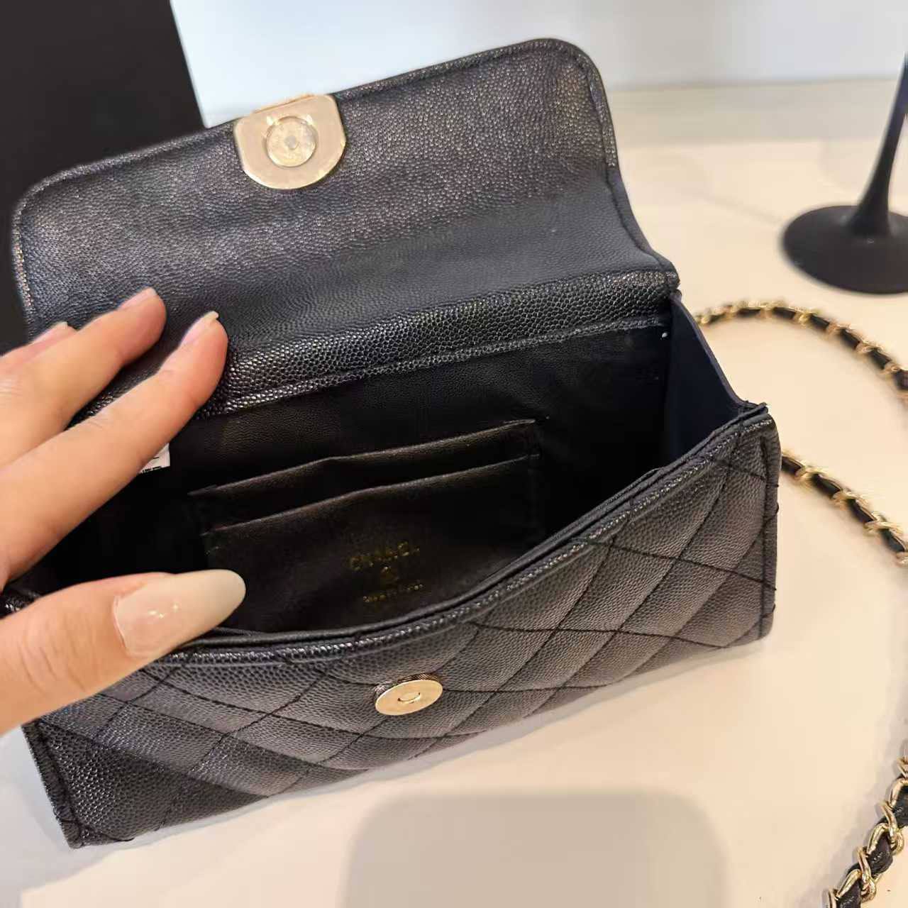 Chanel
105 dhs✅  
Size:19*6*12
with box

Zain07
♥️♥️♥️