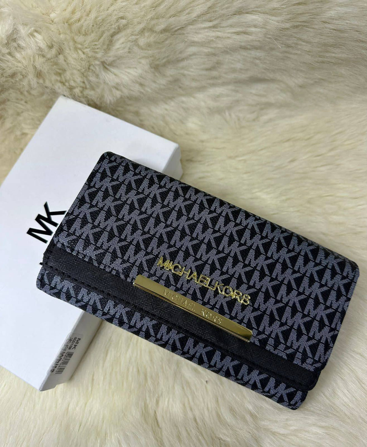 MK
YSL-Long wallet 

With box 
40 dhs🇦🇪🇦🇪🇦🇪

Zain50
♥️♥️♥️