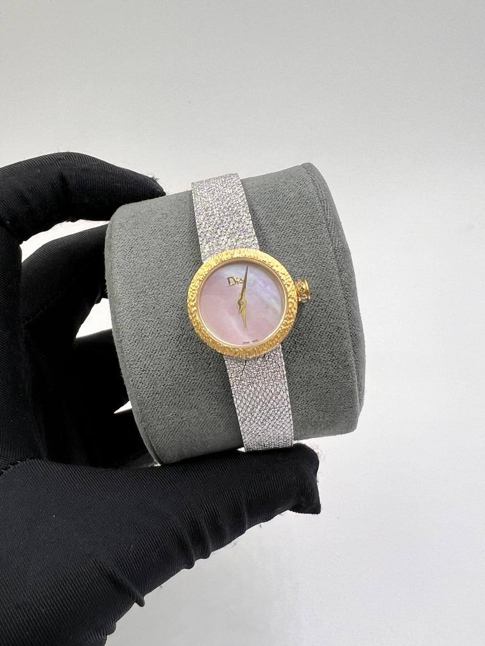 Dior

with box 
280 dhs🇦🇪🇦🇪

19mm

Zain85
♥️♥️♥️