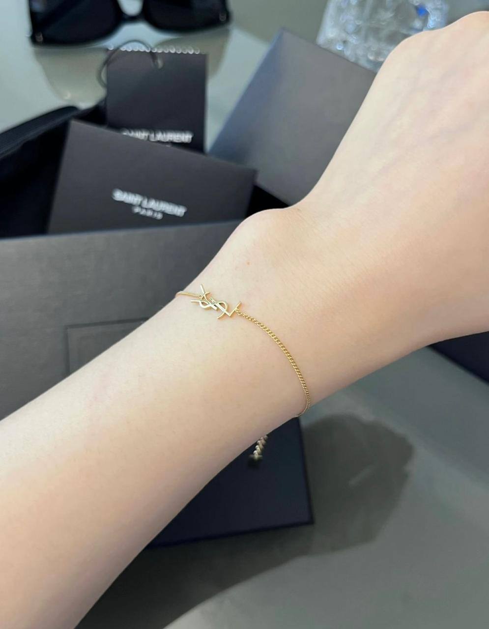 YSL 
Bracelet
65 dhs✅
Box and paper bag
🎁🎁🎁

Zain33
♥️♥️♥️
