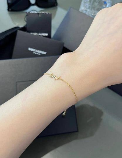 YSL 
Bracelet
65 dhs✅
Box and paper bag
🎁🎁🎁

Zain33
♥️♥️♥️