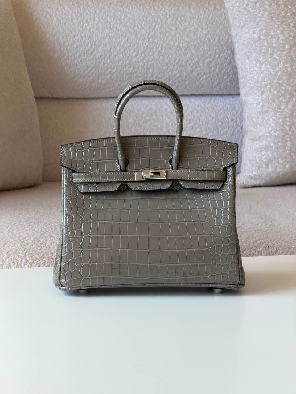 Hermes
Birkin croc 25cm💕master quality😍with box❤️
750 dhs✅

Zain52
♥️♥️♥️
