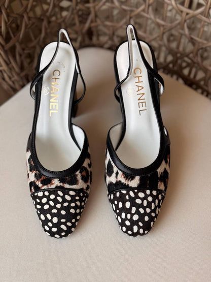 CHANEL 🪙
Size: 36 to 41
Super master quality 
450 dhs✅

Zain198
♥️♥️♥️