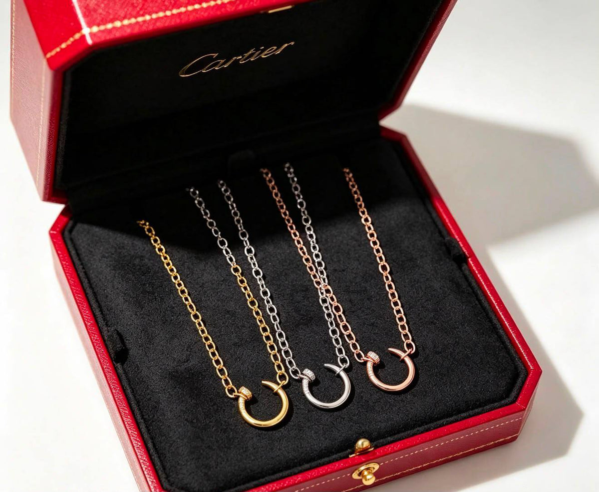 Cartier 
Necklace 🦋
Master quality 💯
With normal boxes 📦 
45 dhs🇦🇪🇦🇪

With master box 🗃️ 
85 dhs🇦🇪🇦🇪

Zain216
♥️♥️♥️