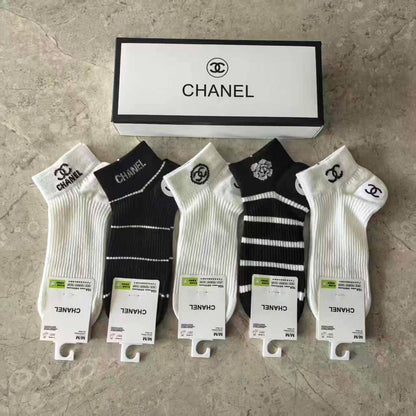 ALO 
5in 1 
30 dhs❣️

with box
🎁🎁🎁

Zain90
♥️♥️♥️