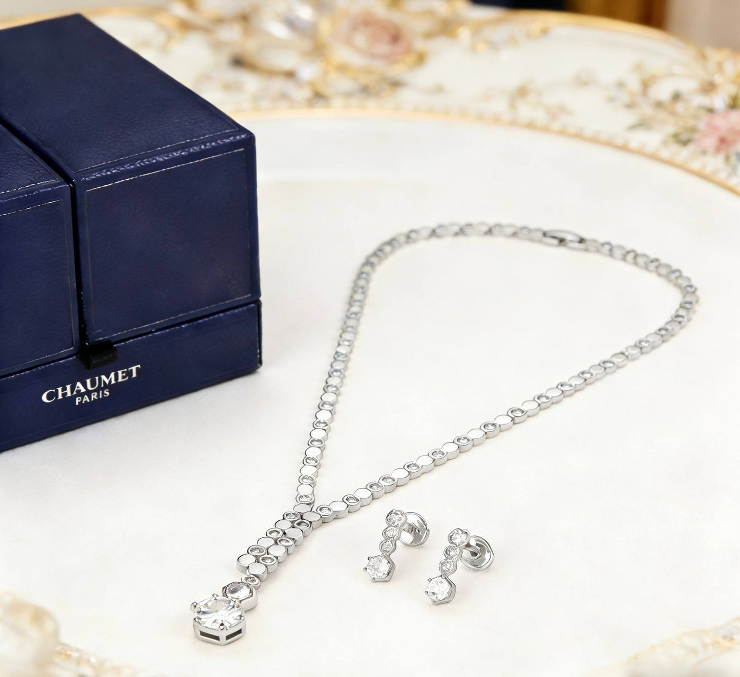 CHUMMET 🔅
  
   _*SET*_ 💎

155 dhs🌺
 *MASTER QUALITY*
*WITH  BOX AND PAPER BAG*🛍️🎁

Zain89
♥️♥️♥️