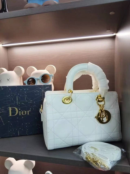 Dior
100 dhs✅
with box
New high quality 24cm

Zain26
♥️♥️♥️