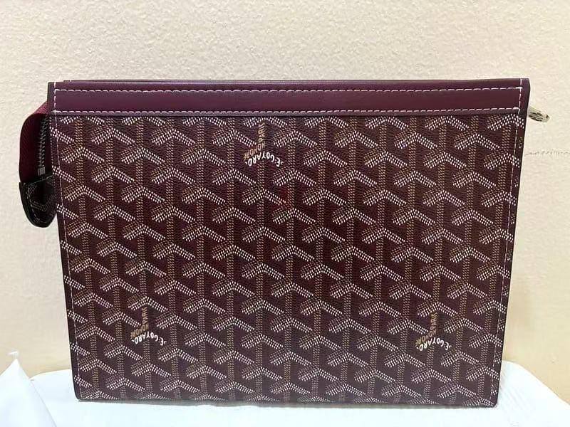 💖 Brand Clutch
1️⃣ First quality +🎁
Size : 28 * 18.5 cm
60 dhs🪙🌨️
with box 🎁

Zain115
♥️♥️♥️