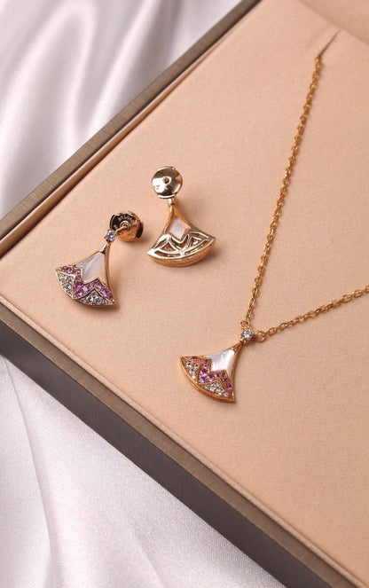 BVLGARI 🌟💫
* ⁠↗️ *Super Master Quality 
Special edition
Divas' Dream Necklace & Earings 
👇🏻
Necklace with earings
*190 dhs🌺* with *Normal* Box & Bag
*250 dhs🌺* with *Orignal* Packaging

Zain106
♥️♥️♥️