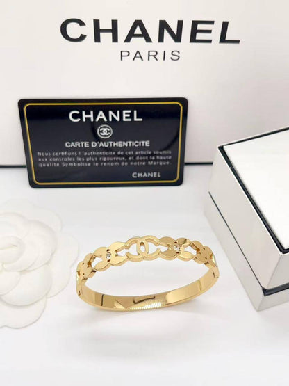 Bangles

20 dhs💚

normal box🎁

Zain216
♥️♥️♥️