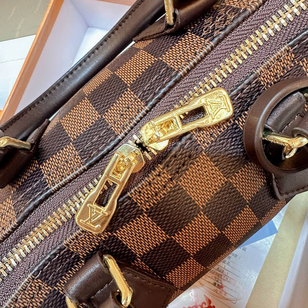 LV SPEEDY SMALL SIZE 
GOOD QUALITY 

WITH BOX 
🎁🎁🎁

85 dhs👑
20cm

Zain39
♥️♥️♥️