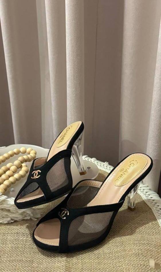 CHANEL 
260 dhs✅
*SIZE  36   TO   41*

Zain224
♥️♥️♥️