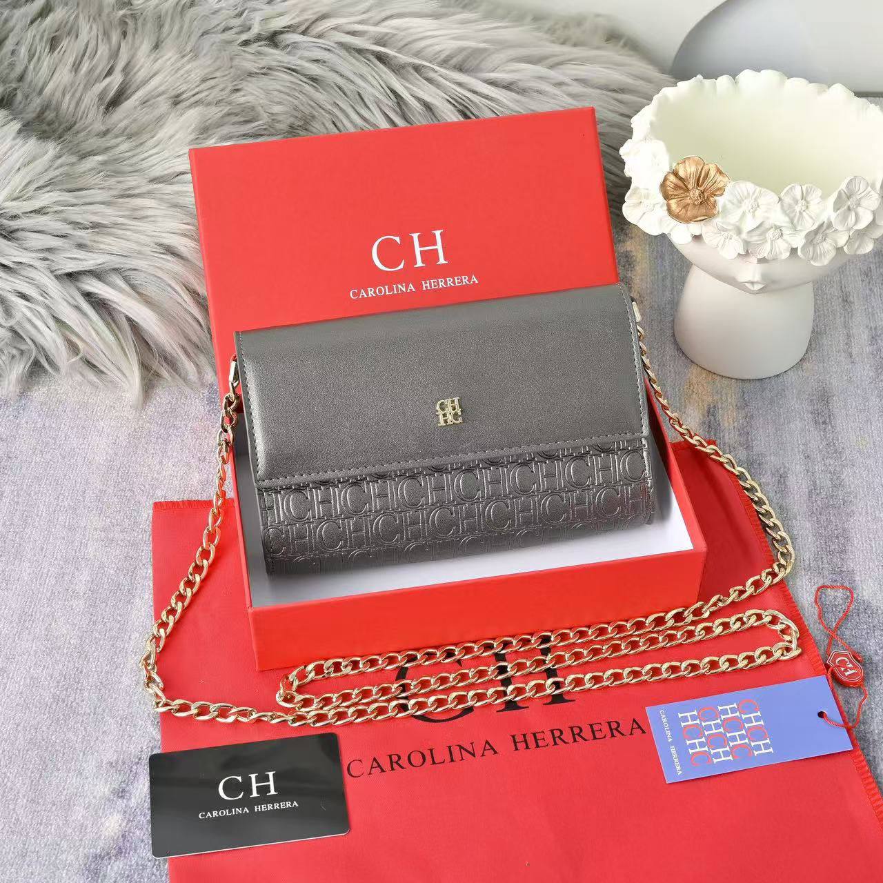 LV

withbox 
🎁🎁🎁

19 CM
90 dhs🗽

Zain143
♥️♥️♥️