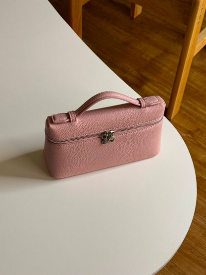 LORO PIANA 

19cm

320 dhs🇦🇪🇦🇪🇦🇪
 MASTER QUALITY
 With box🎁

Zain167
♥️♥️♥️