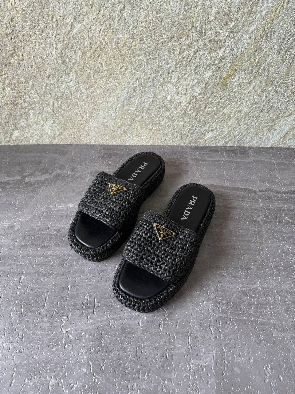PRADA 
SuperMaster Quality 💯
450 dhs✅
Size: 36-41💥

Zain171
♥️♥️♥️