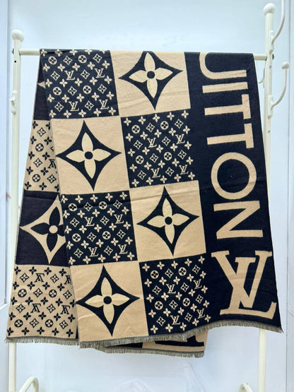 Brand Shawl / Scarf 

Good quality

Size:  180 * 68 cm
45 dhs🪙🌨️

Zain115
♥️♥️♥️