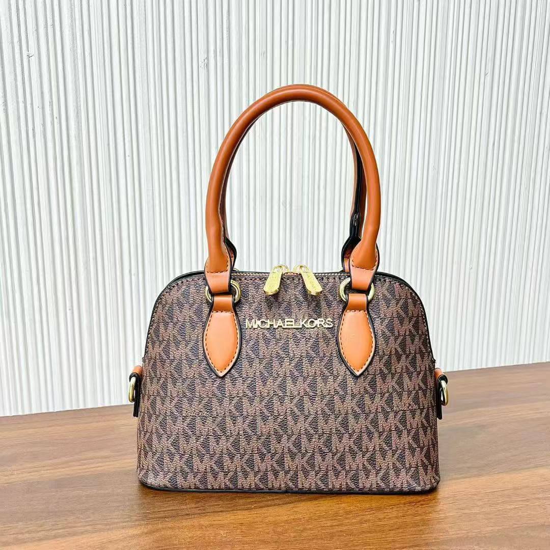 Michel Kors 
70 dhs🇦🇪🇦🇪🇦🇪

Zain232
♥️♥️♥️