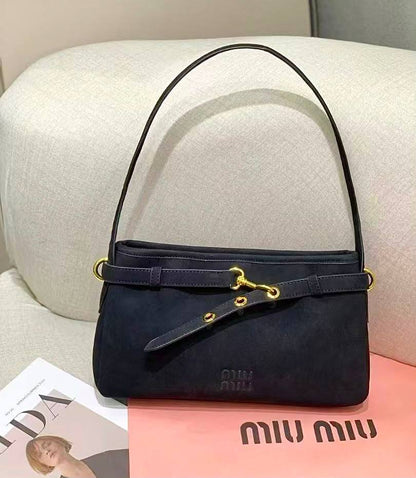MIU MIU  
GOOD QUALITY
95 dhs✅

Zain295
♥️♥️♥️