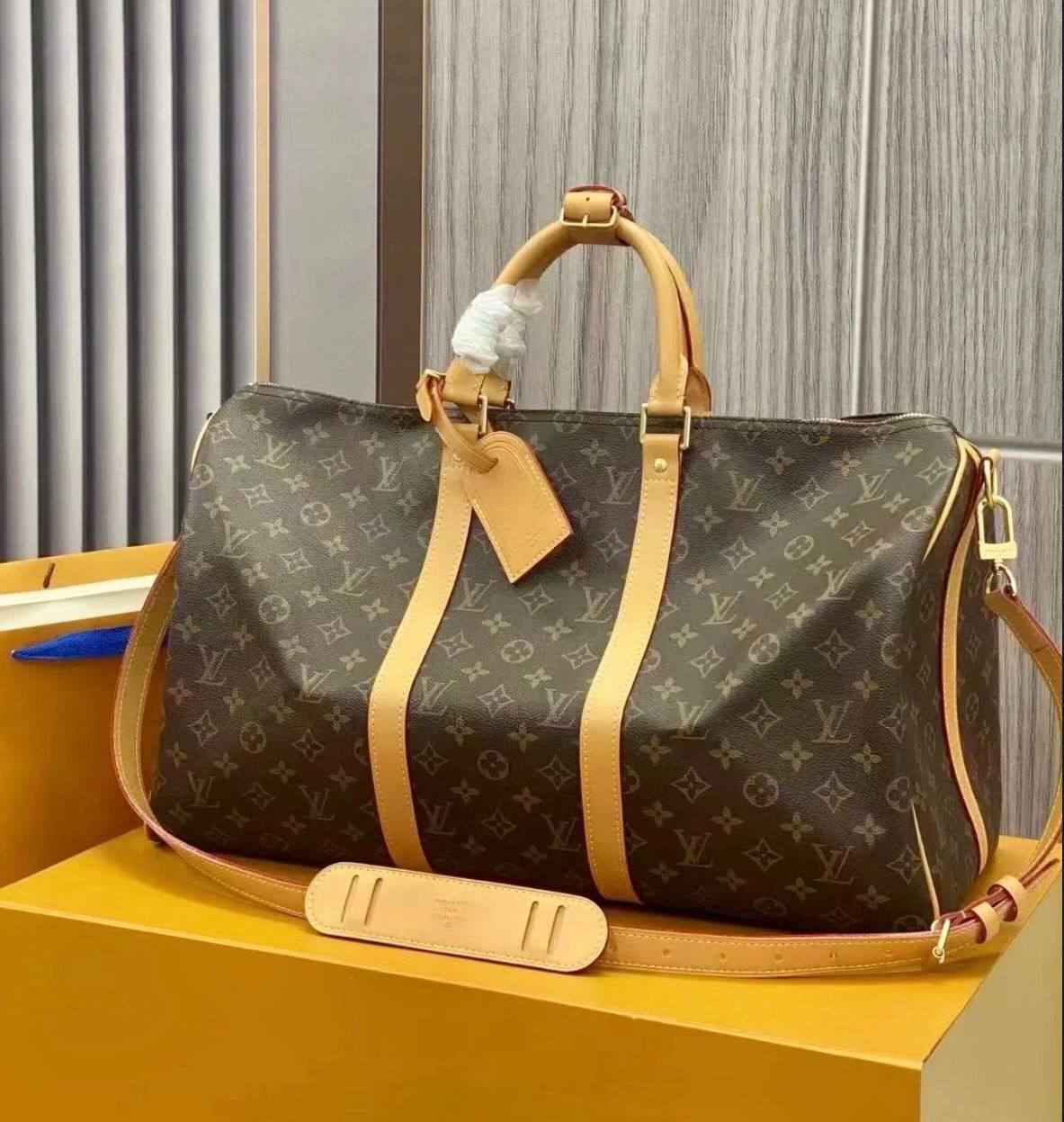LV

TRAVELLING BAG 

COPY ONE 
 50CM 
150 dhs✅

Zain39
♥️♥️♥️
