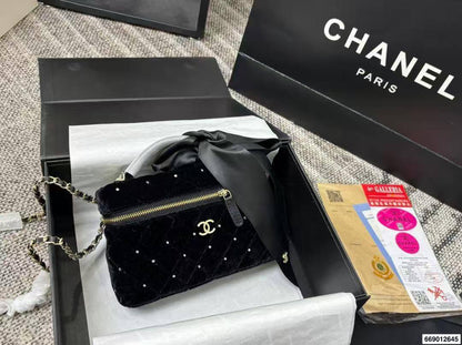 Chanel 
Master
270 dhs🪙🌨️
#19cm💕💕
#with box🥳❤️

Zain228
♥️♥️♥️