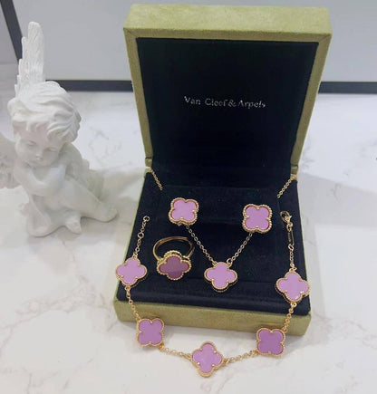 VCA SET ❤️‍🔥*
Necklace ✨
Earring 🍁
Bracelet 🦋
Ring free size 💍
Master quality 💯
With normal boxes 📦 
50 dhs❣️
With master box 🗃️ 
75 dhs❣️

Zain216
♥️♥️♥️
