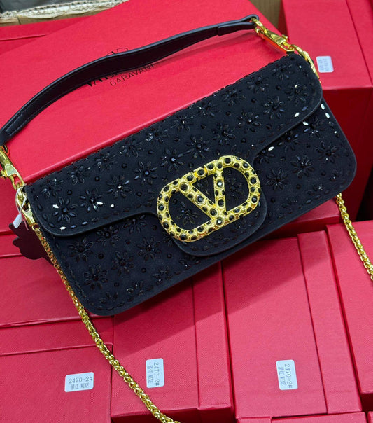 Valentino

130 dhs🗽

with box
🎁🎁🎁

Zain175
♥️♥️♥️