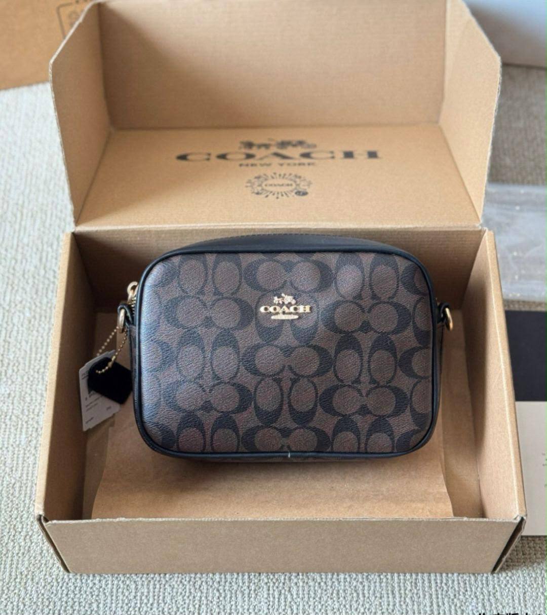 COACH 
HIGH QUALITY 
WITH BOX 

90 dhs💓

Zain17
♥️♥️♥️