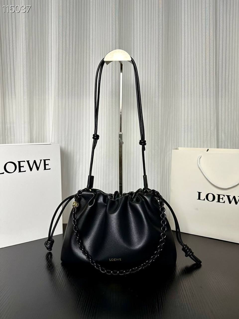 Loewe 
Master
270 dhs✅

Zain153
♥️♥️♥️