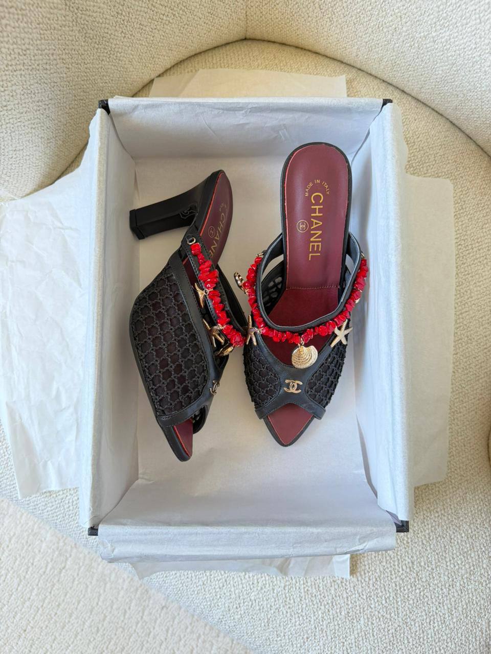 Chanel 
𝑨𝑨𝑨 𝑸𝒖𝒂𝒍𝒊𝒕𝒚
𝑺𝒊𝒛𝒆 𝟑5 𝒕𝒐 𝟒2 
550 dhs✅

Zain81
♥️♥️♥️