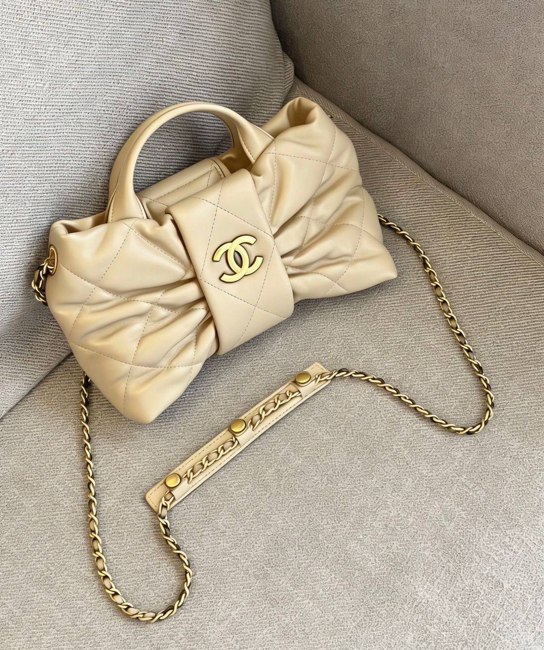 Chanel
100 dhs💓
SIZE：26cm

Zain35
♥️♥️♥️