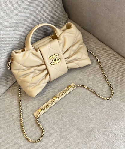 Chanel
100 dhs💓
SIZE：26cm

Zain35
♥️♥️♥️