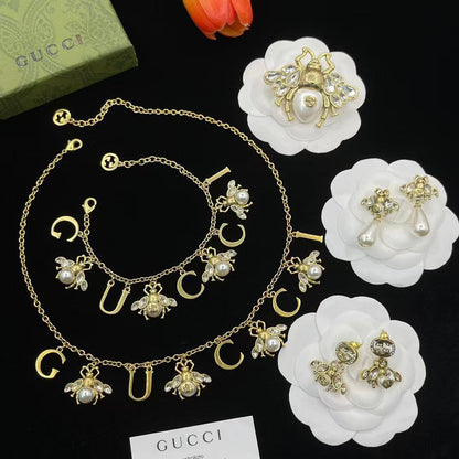Gucci Set* 🌿
Necklace 
1 Earrings 
Bracelet 
Brooch 🦋
*Master Quality* 💐

*185 dhs🪙💕* AED normal box

Zain48
♥️♥️♥️
