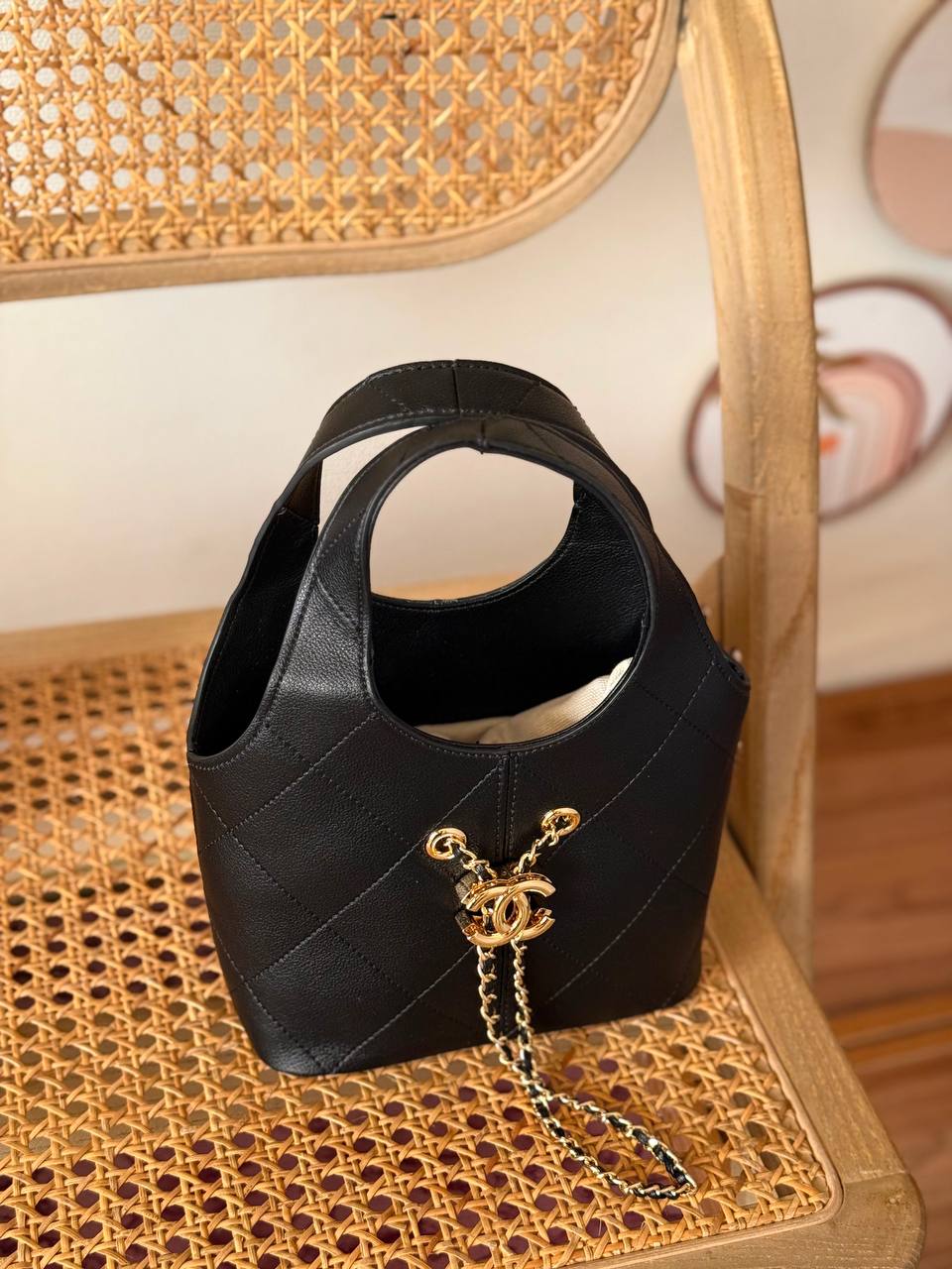 New Collection✨✨✨
CHANEL
18cm
340 dhs🇦🇪🇦🇪
*MASTER QUALITY*
With box🎁

Zain167
♥️♥️♥️