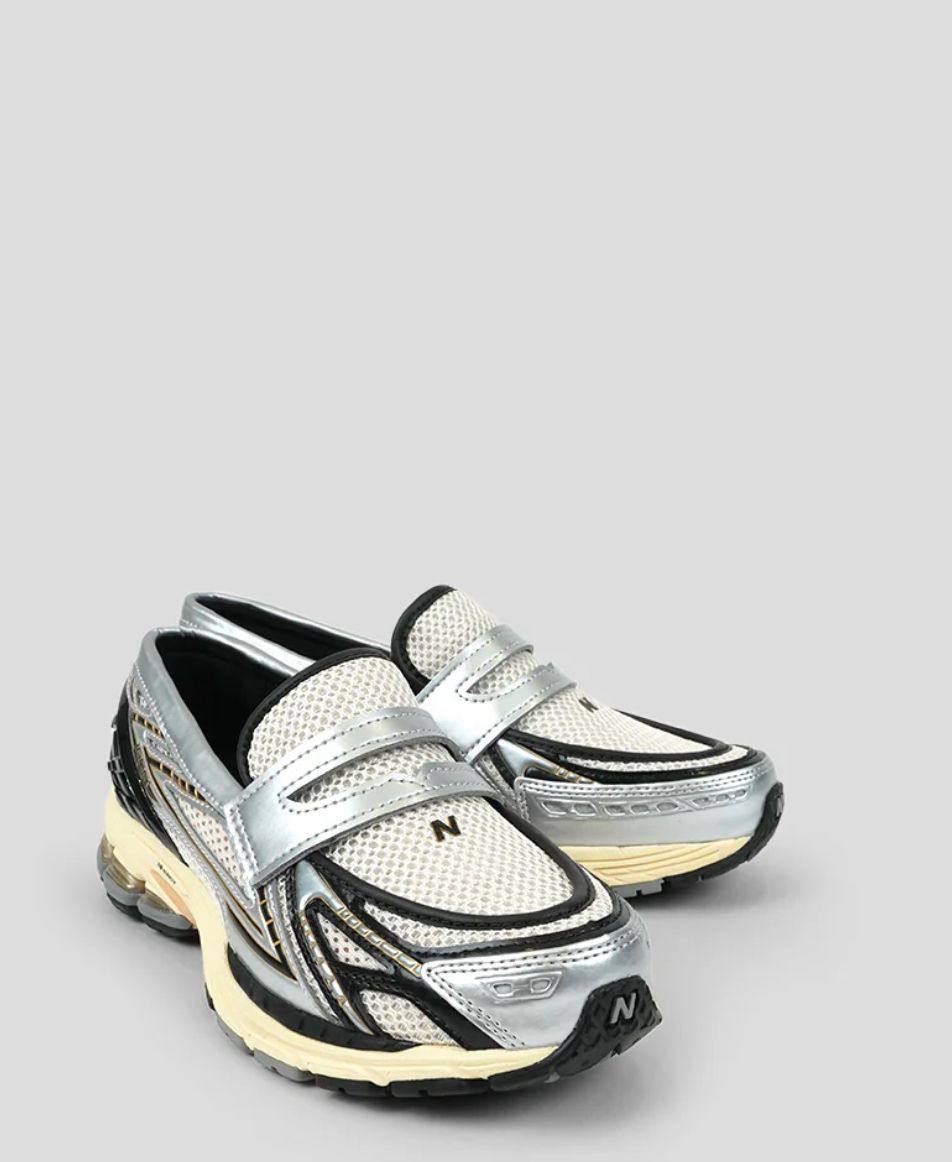 New Balance 1906L Loafers “Silver Metallic /Cream”
36-45 AVAILABLE 🤩
230 dhs✅

Zain242
♥️♥️♥️