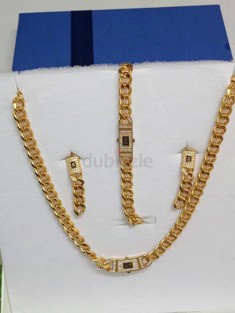 APM SET 
Necklace 🦋
Earring😍
Bracelet 👀
good quality 💯

With master box 📦 👍👍
70 dhs✅

Zain216
♥️♥️♥️