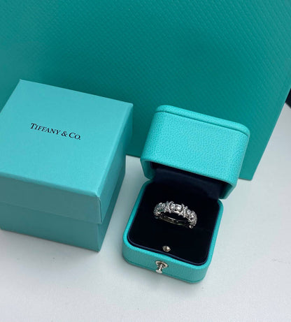 Tiffany 
Ring 💍 available size👇
6,7,8,9
Master quality 💯
With normal boxes 📦 
45 dhs🇦🇪🇦🇪

With master box 🗃️ 
80 dhs🇦🇪🇦🇪

Zain216
♥️♥️♥️